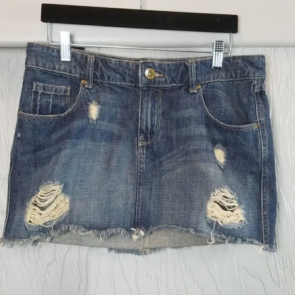 💚5/$20💚 Mossimo distressed denim skirt